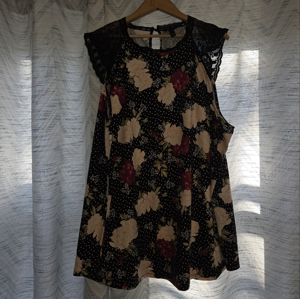 Torrid Lace Trim Top Size 5